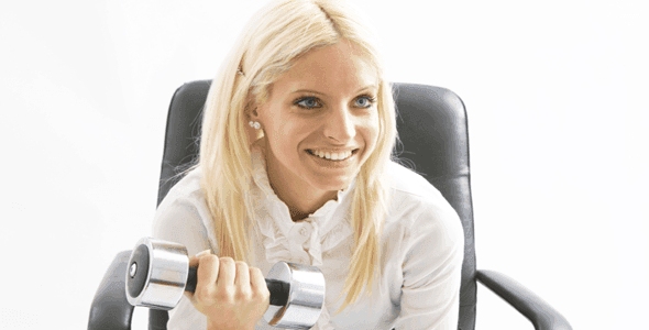 Fitness am Arbeitsplatz mit dem sportlichen Bürostuhl